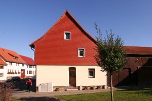 Giebelverkleidung mit Biberschwanzziegeln