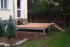 Echtholzterrasse auf Metallrahmenunterbau